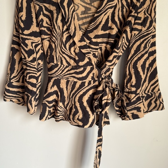 GANNI Tiger-Print Wrap Blouse Small - Picture 6 of 12